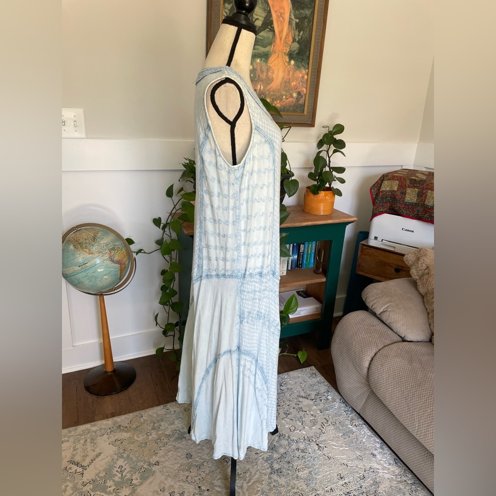 Expressions Chambray Denim Lightweight Rayon Dress Embroidery Waves Large - Picture 4 of 5